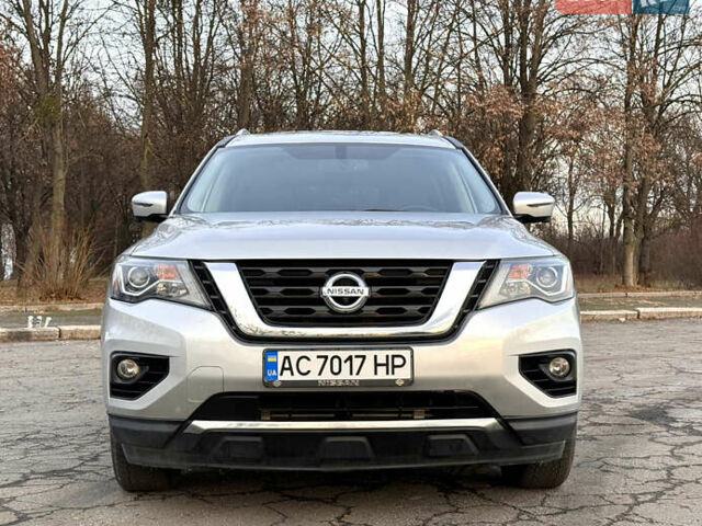 Серый Ниссан Патфайндер, объемом двигателя 3.5 л и пробегом 160 тыс. км за 13500 $, фото 3 на Automoto.ua