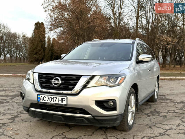 Серый Ниссан Патфайндер, объемом двигателя 3.5 л и пробегом 169 тыс. км за 15500 $, фото 2 на Automoto.ua