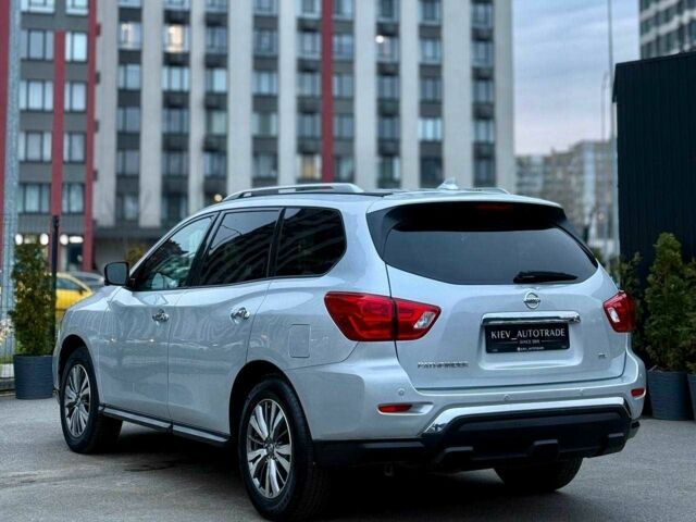 Серый Ниссан Патфайндер, объемом двигателя 0 л и пробегом 176 тыс. км за 13700 $, фото 6 на Automoto.ua