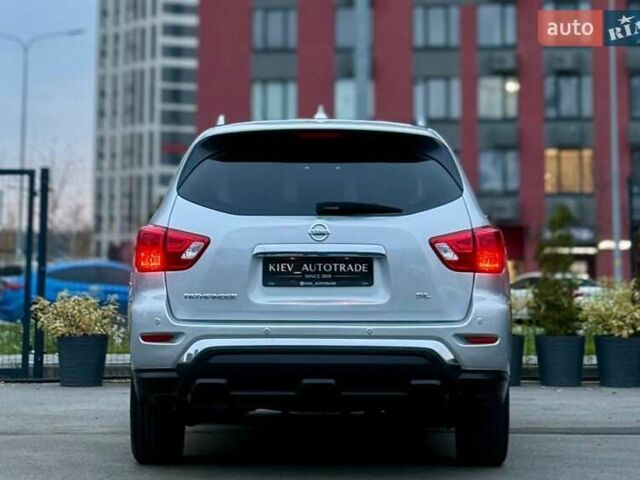 Серый Ниссан Патфайндер, объемом двигателя 3.5 л и пробегом 176 тыс. км за 13700 $, фото 11 на Automoto.ua