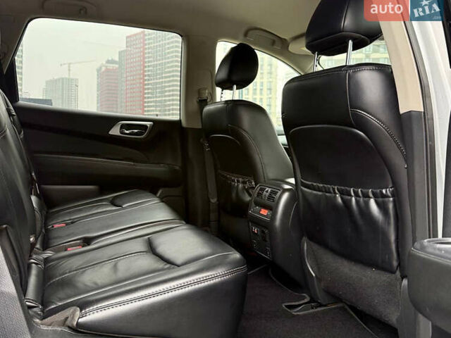 Серый Ниссан Патфайндер, объемом двигателя 3.5 л и пробегом 176 тыс. км за 13700 $, фото 33 на Automoto.ua