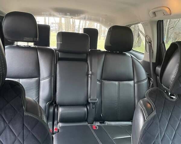 Серый Ниссан Патфайндер, объемом двигателя 3.5 л и пробегом 128 тыс. км за 18300 $, фото 5 на Automoto.ua