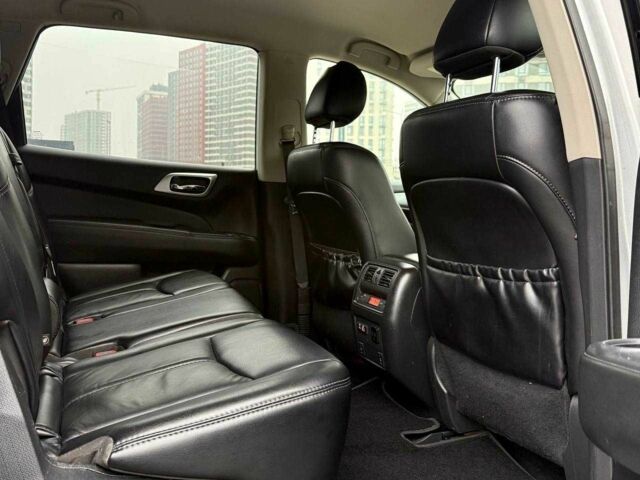 Серый Ниссан Патфайндер, объемом двигателя 0 л и пробегом 176 тыс. км за 13700 $, фото 12 на Automoto.ua