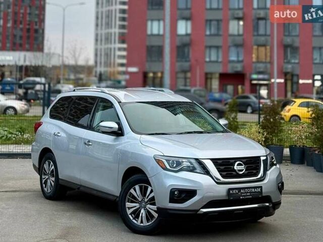 Серый Ниссан Патфайндер, объемом двигателя 3.5 л и пробегом 176 тыс. км за 13700 $, фото 1 на Automoto.ua