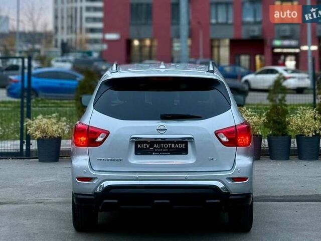 Серый Ниссан Патфайндер, объемом двигателя 3.5 л и пробегом 176 тыс. км за 13700 $, фото 12 на Automoto.ua