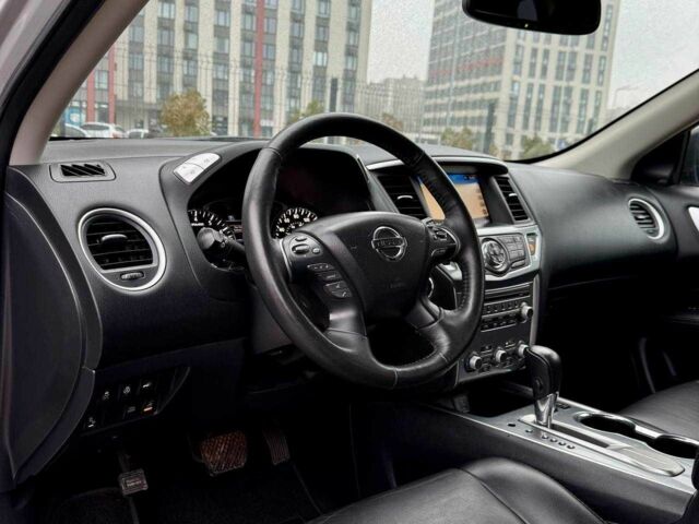 Серый Ниссан Патфайндер, объемом двигателя 0 л и пробегом 176 тыс. км за 13700 $, фото 10 на Automoto.ua