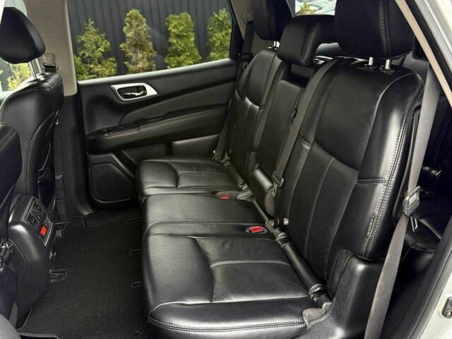 Серый Ниссан Патфайндер, объемом двигателя 0 л и пробегом 176 тыс. км за 13700 $, фото 13 на Automoto.ua