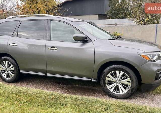 Серый Ниссан Патфайндер, объемом двигателя 3.5 л и пробегом 128 тыс. км за 18300 $, фото 21 на Automoto.ua