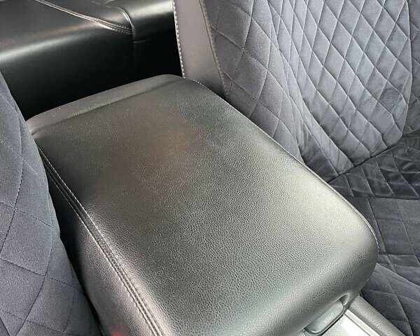 Серый Ниссан Патфайндер, объемом двигателя 3.5 л и пробегом 128 тыс. км за 18300 $, фото 6 на Automoto.ua