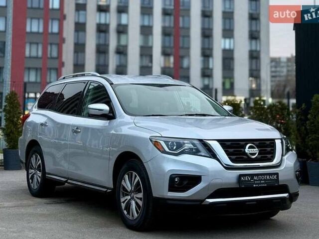 Серый Ниссан Патфайндер, объемом двигателя 3.5 л и пробегом 176 тыс. км за 13700 $, фото 4 на Automoto.ua