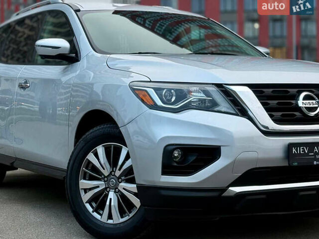Серый Ниссан Патфайндер, объемом двигателя 3.5 л и пробегом 176 тыс. км за 13700 $, фото 6 на Automoto.ua