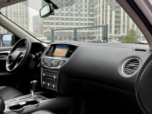 Серый Ниссан Патфайндер, объемом двигателя 0 л и пробегом 176 тыс. км за 13700 $, фото 15 на Automoto.ua