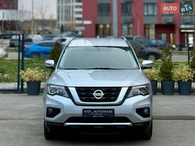 Серый Ниссан Патфайндер, объемом двигателя 3.5 л и пробегом 176 тыс. км за 13700 $, фото 3 на Automoto.ua