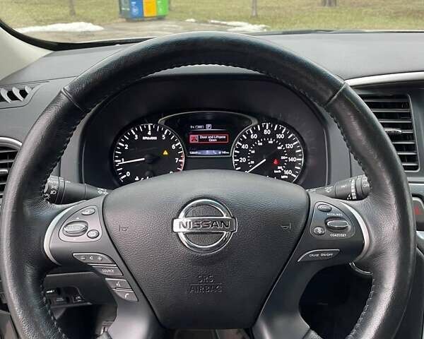 Серый Ниссан Патфайндер, объемом двигателя 3.5 л и пробегом 128 тыс. км за 18300 $, фото 2 на Automoto.ua