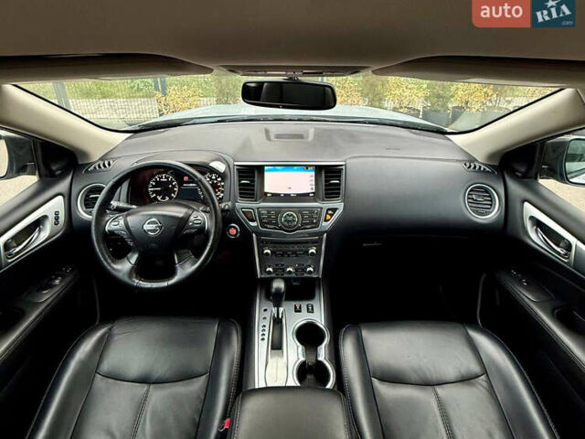 Серый Ниссан Патфайндер, объемом двигателя 3.5 л и пробегом 176 тыс. км за 13700 $, фото 43 на Automoto.ua