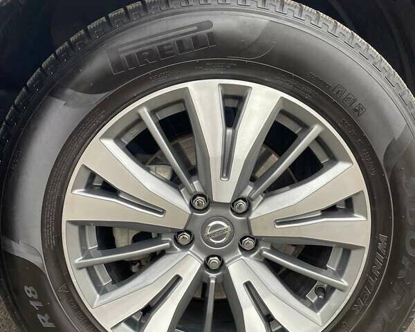 Серый Ниссан Патфайндер, объемом двигателя 3.5 л и пробегом 128 тыс. км за 18300 $, фото 16 на Automoto.ua