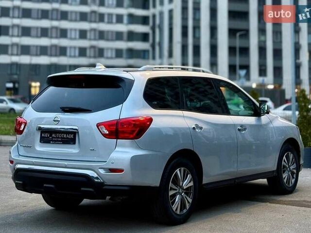 Серый Ниссан Патфайндер, объемом двигателя 3.5 л и пробегом 176 тыс. км за 13700 $, фото 14 на Automoto.ua