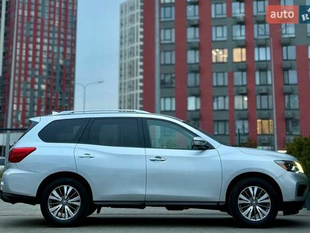 Серый Ниссан Патфайндер, объемом двигателя 3.5 л и пробегом 176 тыс. км за 13700 $, фото 15 на Automoto.ua