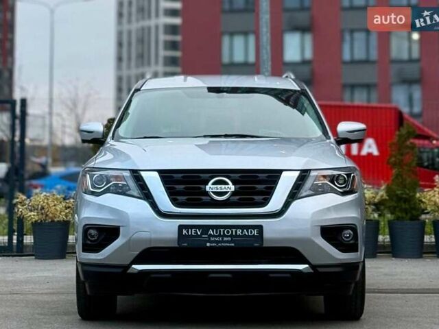Серый Ниссан Патфайндер, объемом двигателя 3.5 л и пробегом 176 тыс. км за 13700 $, фото 2 на Automoto.ua