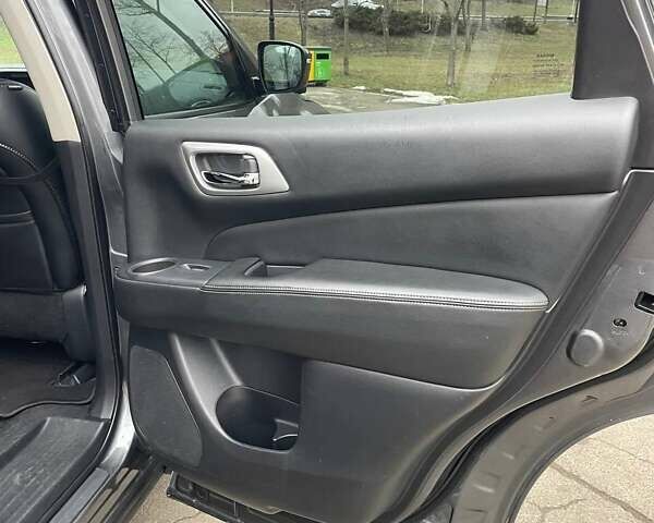 Серый Ниссан Патфайндер, объемом двигателя 3.5 л и пробегом 128 тыс. км за 18300 $, фото 28 на Automoto.ua