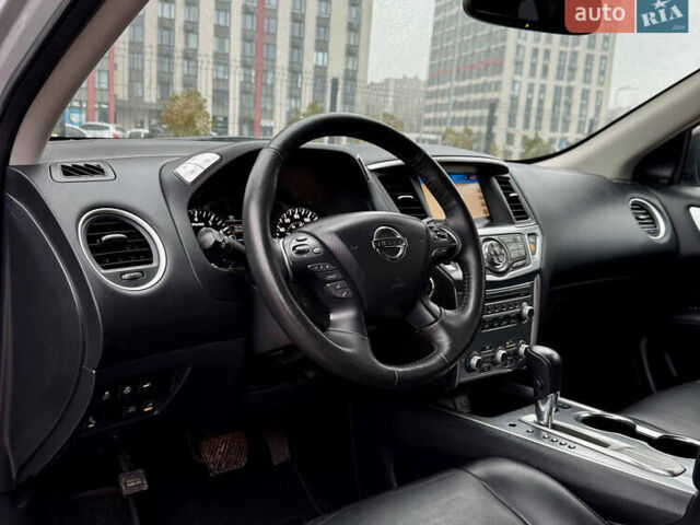 Серый Ниссан Патфайндер, объемом двигателя 3.5 л и пробегом 176 тыс. км за 13700 $, фото 31 на Automoto.ua
