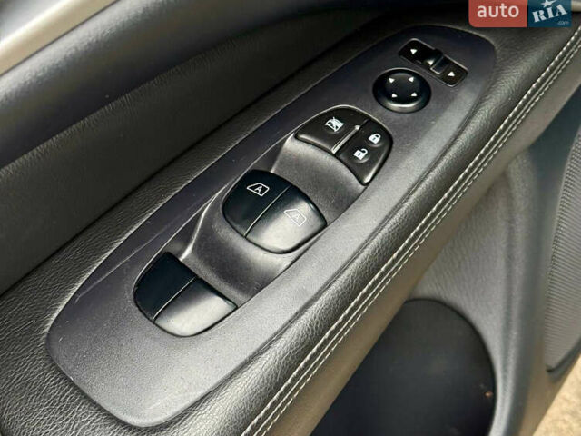 Серый Ниссан Патфайндер, объемом двигателя 3.5 л и пробегом 176 тыс. км за 13700 $, фото 17 на Automoto.ua