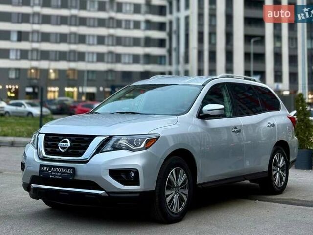 Серый Ниссан Патфайндер, объемом двигателя 3.5 л и пробегом 176 тыс. км за 13700 $, фото 5 на Automoto.ua