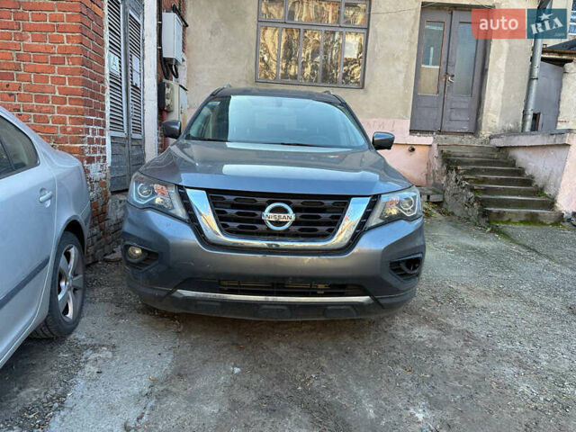 Серый Ниссан Патфайндер, объемом двигателя 3.5 л и пробегом 147 тыс. км за 12200 $, фото 1 на Automoto.ua