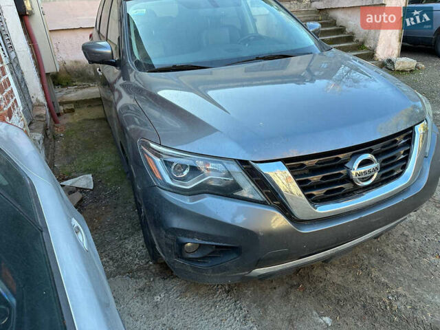 Серый Ниссан Патфайндер, объемом двигателя 3.5 л и пробегом 147 тыс. км за 12200 $, фото 2 на Automoto.ua