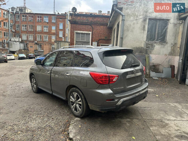 Серый Ниссан Патфайндер, объемом двигателя 3.5 л и пробегом 147 тыс. км за 12200 $, фото 3 на Automoto.ua