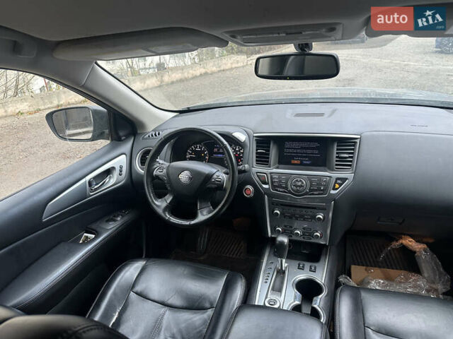 Серый Ниссан Патфайндер, объемом двигателя 3.5 л и пробегом 147 тыс. км за 12200 $, фото 6 на Automoto.ua