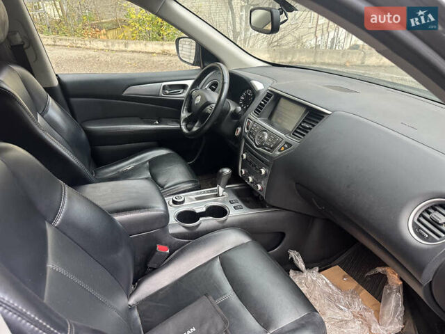 Серый Ниссан Патфайндер, объемом двигателя 3.5 л и пробегом 147 тыс. км за 12200 $, фото 7 на Automoto.ua