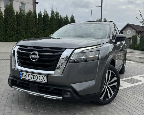 Ніссан Патфайндер 2022 у Рівному на Automoto.ua Сірий Ніссан Патфайндер, об'ємом двигуна 3.5 л та пробігом 53 тис. км за 37500 $, фото 5 на Automoto.ua