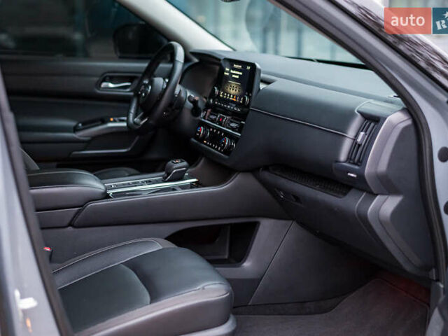 Сірий Ніссан Патфайндер, об'ємом двигуна 3.5 л та пробігом 52 тис. км за 33900 $, фото 2 на Automoto.ua