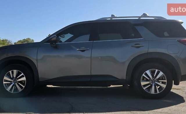 Серый Ниссан Патфайндер, объемом двигателя 3.5 л и пробегом 50 тыс. км за 37500 $, фото 1 на Automoto.ua