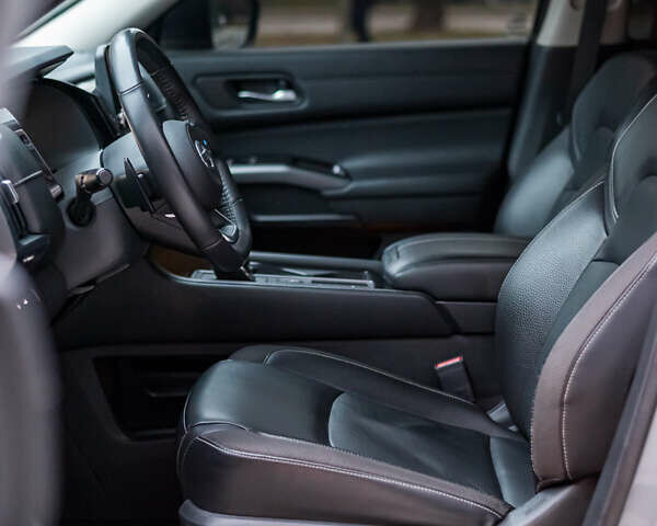 Сірий Ніссан Патфайндер, об'ємом двигуна 3.5 л та пробігом 52 тис. км за 33900 $, фото 25 на Automoto.ua