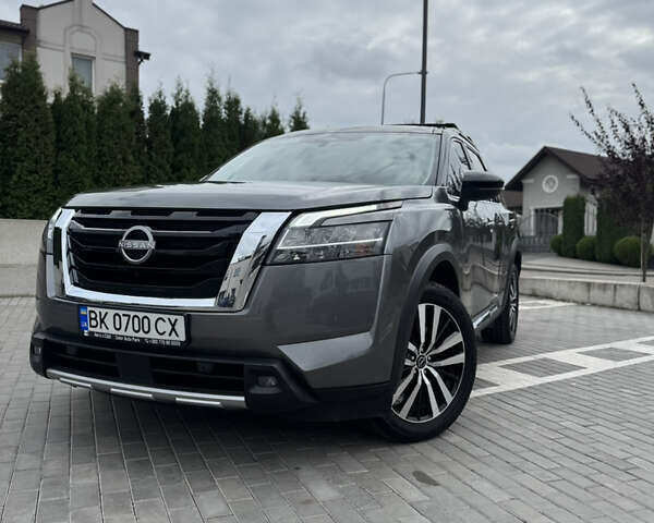 Ніссан Патфайндер 2022 у Рівному на Automoto.ua Сірий Ніссан Патфайндер, об'ємом двигуна 3.5 л та пробігом 53 тис. км за 37500 $, фото 4 на Automoto.ua