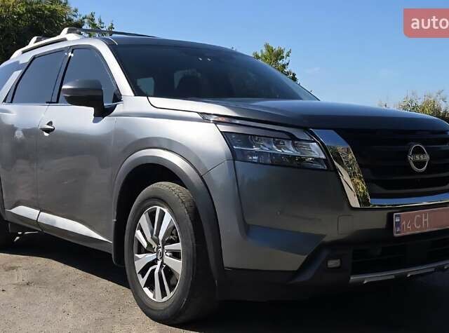 Серый Ниссан Патфайндер, объемом двигателя 3.5 л и пробегом 50 тыс. км за 37500 $, фото 5 на Automoto.ua