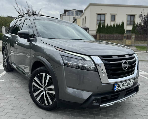 Ніссан Патфайндер 2022 у Рівному на Automoto.ua Сірий Ніссан Патфайндер, об'ємом двигуна 3.5 л та пробігом 53 тис. км за 37500 $, фото 2 на Automoto.ua