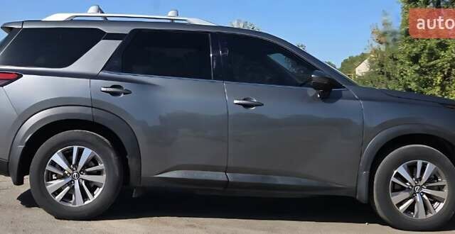 Серый Ниссан Патфайндер, объемом двигателя 3.5 л и пробегом 50 тыс. км за 37500 $, фото 4 на Automoto.ua