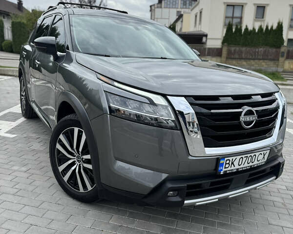 Ніссан Патфайндер 2022 у Рівному на Automoto.ua Сірий Ніссан Патфайндер, об'ємом двигуна 3.5 л та пробігом 53 тис. км за 37500 $, фото 1 на Automoto.ua