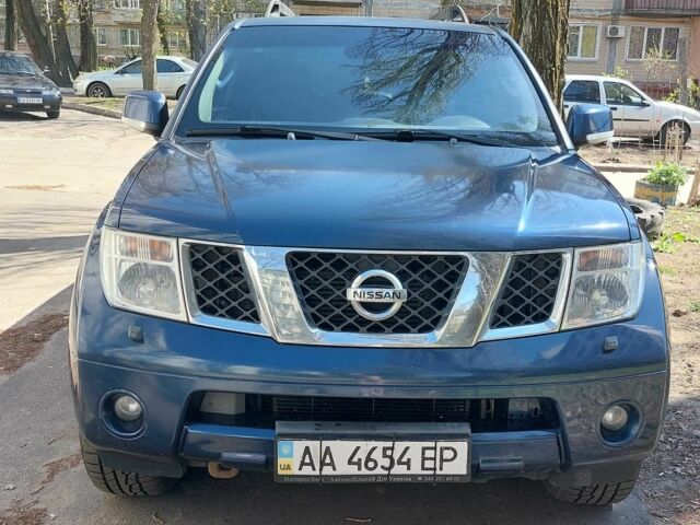 Синій Ніссан Патфайндер, об'ємом двигуна 2.5 л та пробігом 304 тис. км за 7800 $, фото 1 на Automoto.ua
