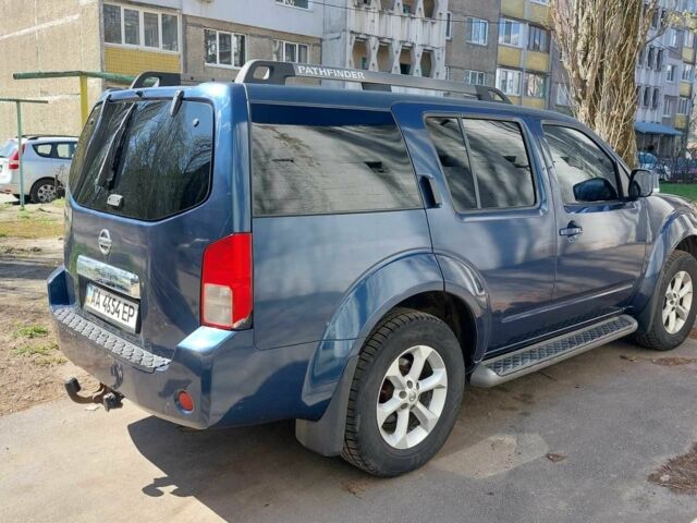 Синій Ніссан Патфайндер, об'ємом двигуна 2.5 л та пробігом 304 тис. км за 7800 $, фото 5 на Automoto.ua