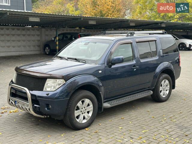 Синий Ниссан Патфайндер, объемом двигателя 2.49 л и пробегом 218 тыс. км за 9000 $, фото 1 на Automoto.ua