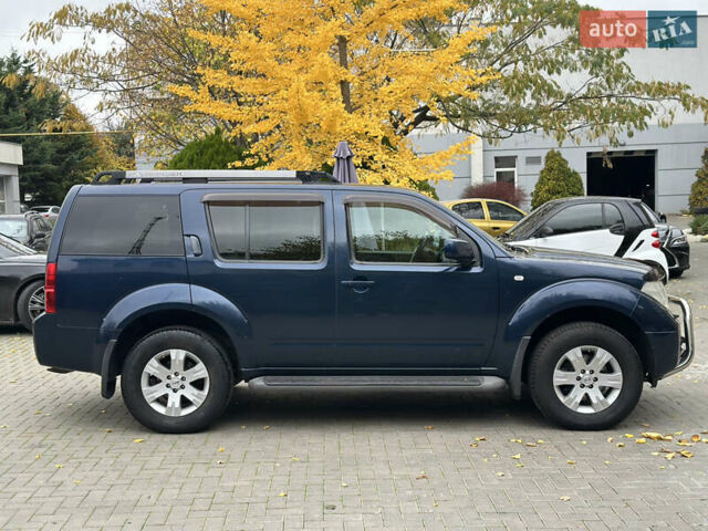 Синий Ниссан Патфайндер, объемом двигателя 2.49 л и пробегом 218 тыс. км за 9000 $, фото 5 на Automoto.ua