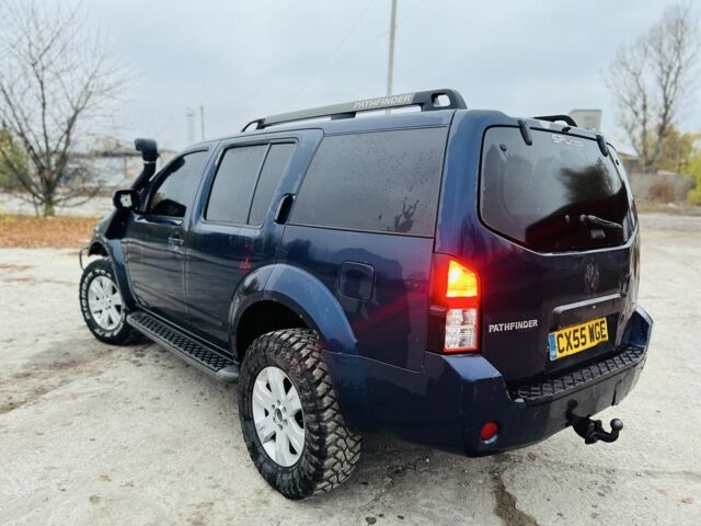 Синій Ніссан Патфайндер, об'ємом двигуна 2.5 л та пробігом 200 тис. км за 4250 $, фото 3 на Automoto.ua