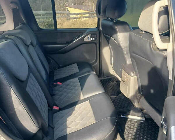 Синий Ниссан Патфайндер, объемом двигателя 2.5 л и пробегом 290 тыс. км за 9500 $, фото 4 на Automoto.ua