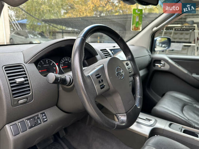 Синий Ниссан Патфайндер, объемом двигателя 2.49 л и пробегом 218 тыс. км за 9000 $, фото 27 на Automoto.ua