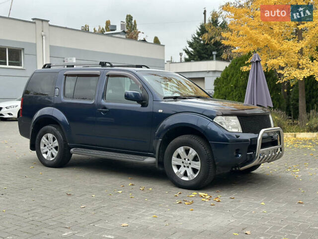 Синий Ниссан Патфайндер, объемом двигателя 2.49 л и пробегом 218 тыс. км за 9000 $, фото 4 на Automoto.ua