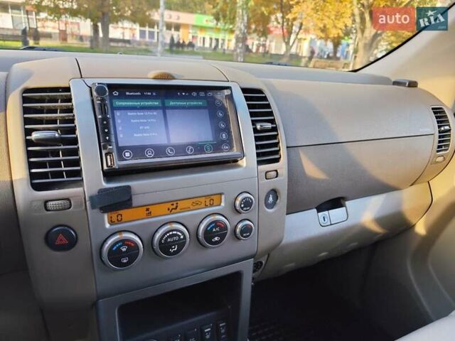 Синий Ниссан Патфайндер, объемом двигателя 2.5 л и пробегом 223 тыс. км за 6500 $, фото 4 на Automoto.ua
